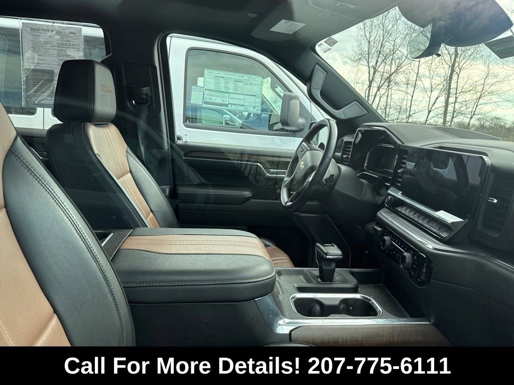 Used 2023 Chevrolet Silverado 1500 High Country w/ Technology Package AWD/4WD image 3
