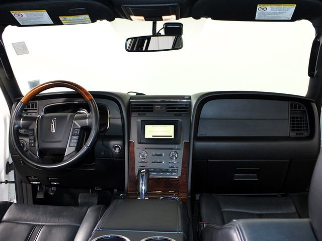 Used 2016 Lincoln Navigator Select image 13