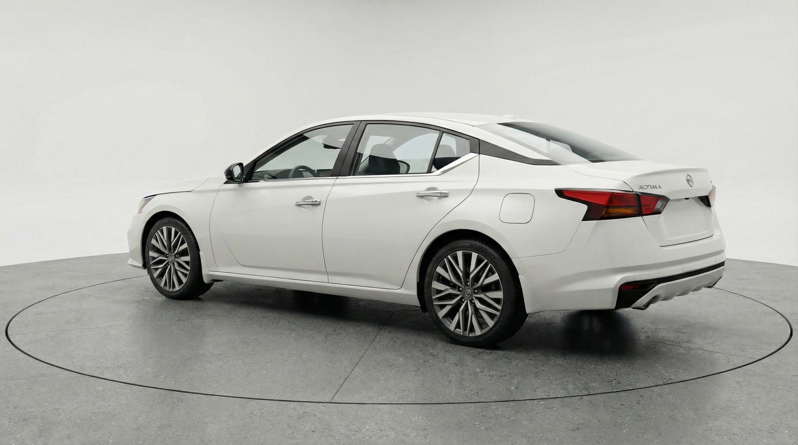 Used 2025 Nissan Altima 2.5 SV FWD image 6