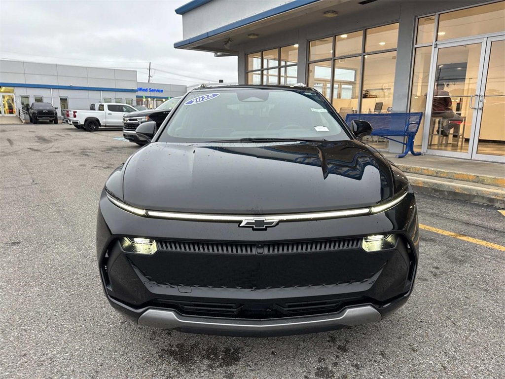 Used 2025 Chevrolet Equinox EV LT w/ Convenience Package II image 2