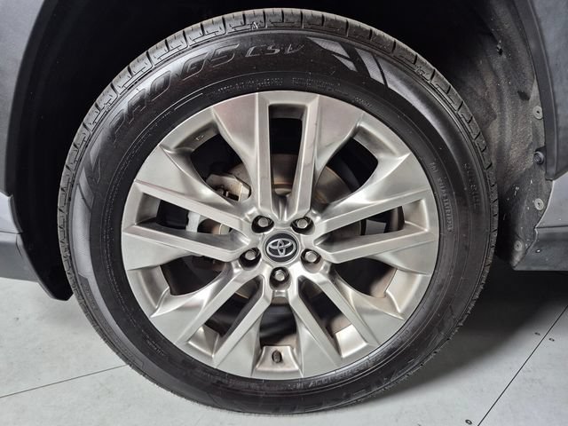 Certified 2021 Toyota RAV4 XLE Premium AWD/4WD image 10