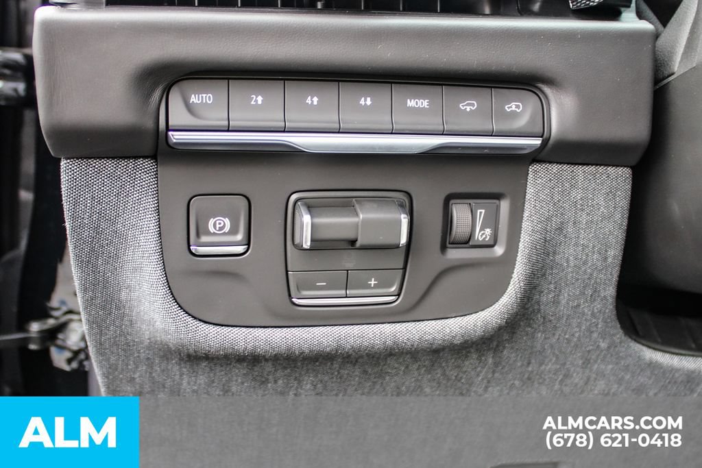 Used 2026 Cadillac Escalade Platinum Sport w/ LPO, Floor Liner Package AWD/4WD image 32