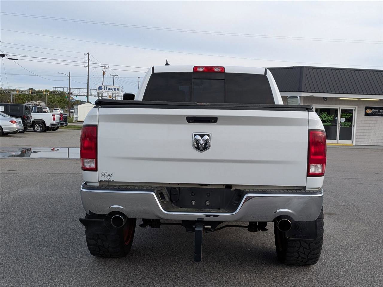 Used 2018 RAM 1500 SLT image 4