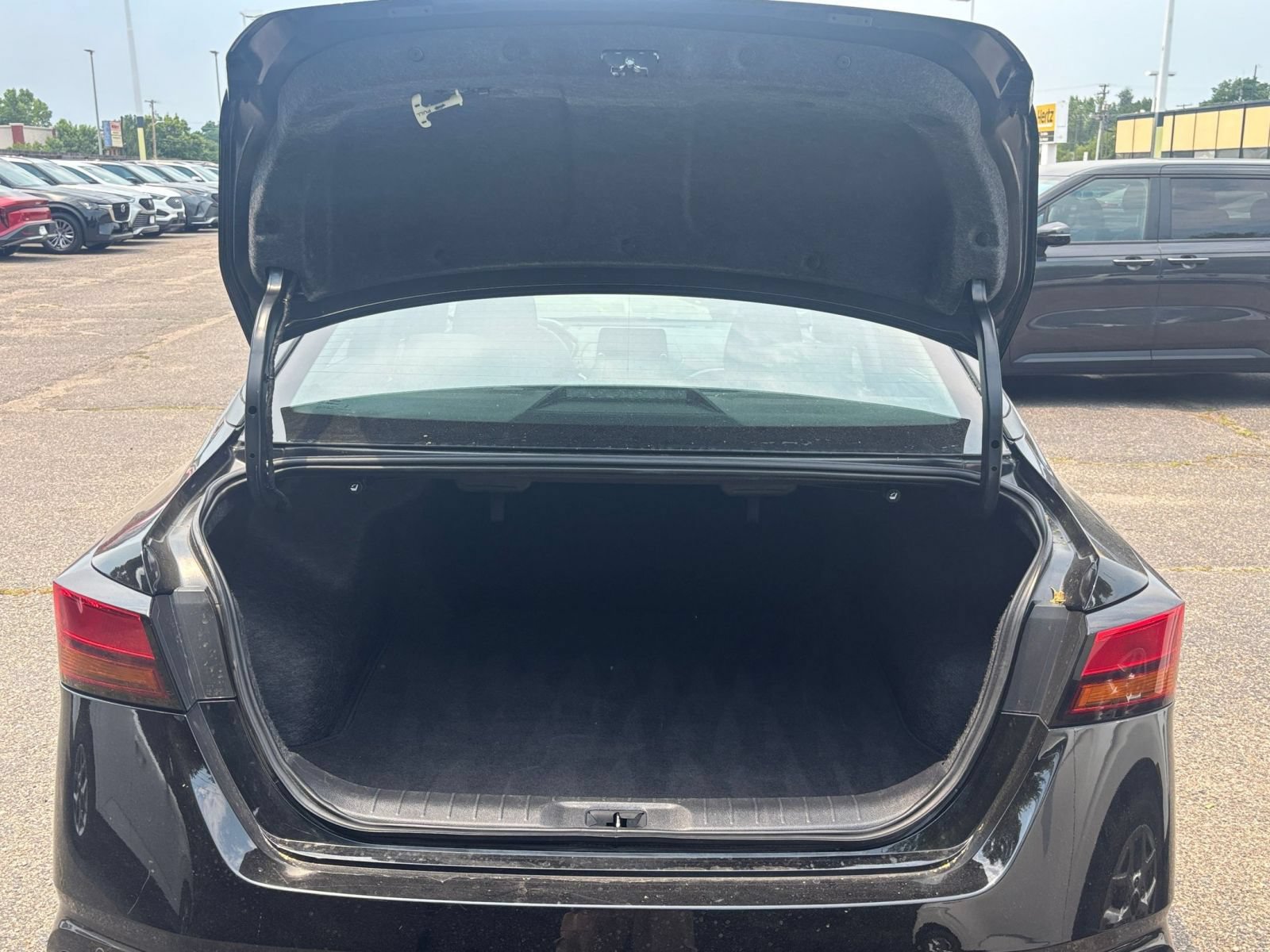 Used 2025 Nissan Altima 2.5 SV FWD image 29