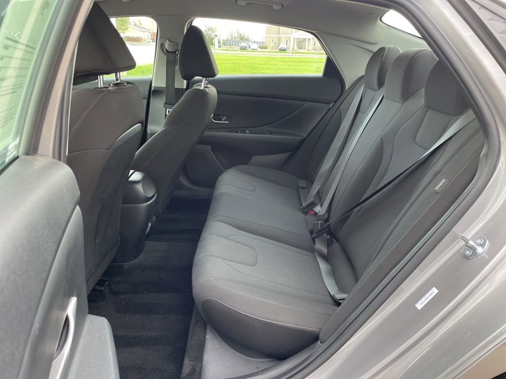 Used 2025 Hyundai Elantra SE FWD image 10