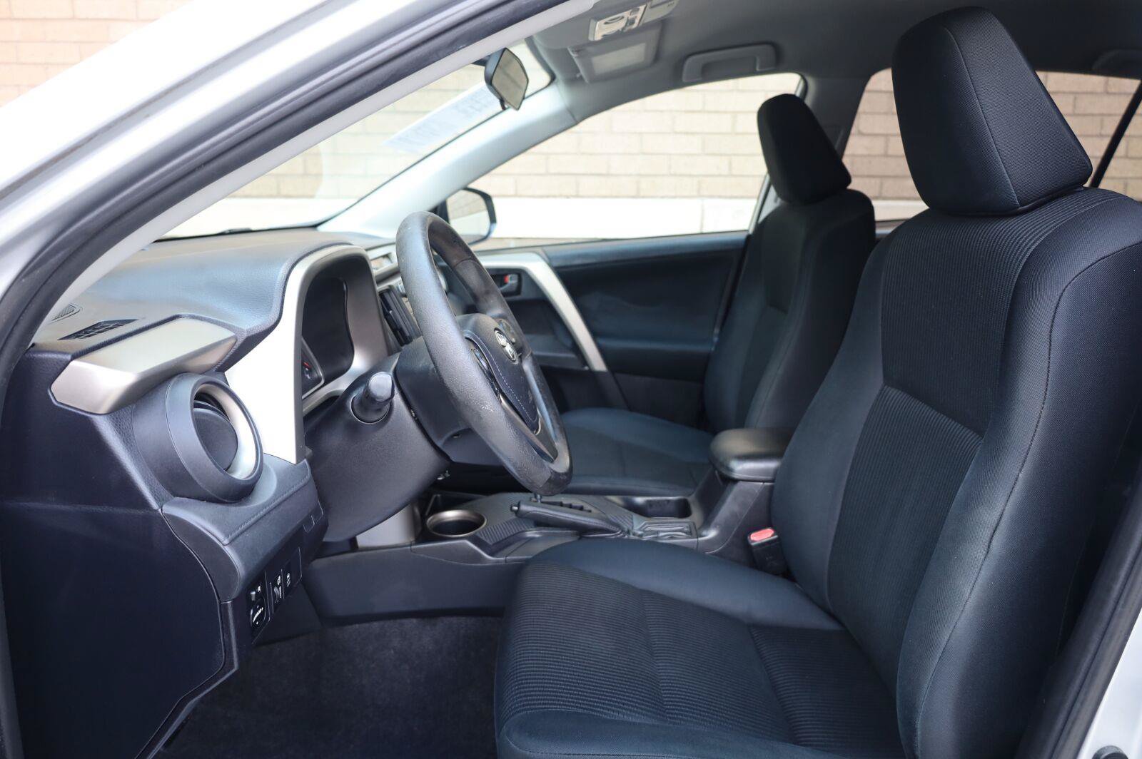 Used 2015 Toyota RAV4 LE FWD image 17