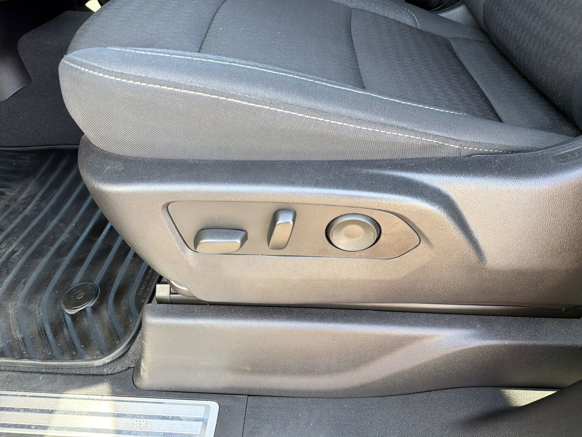 Used 2024 Chevrolet Silverado 1500 LT image 20