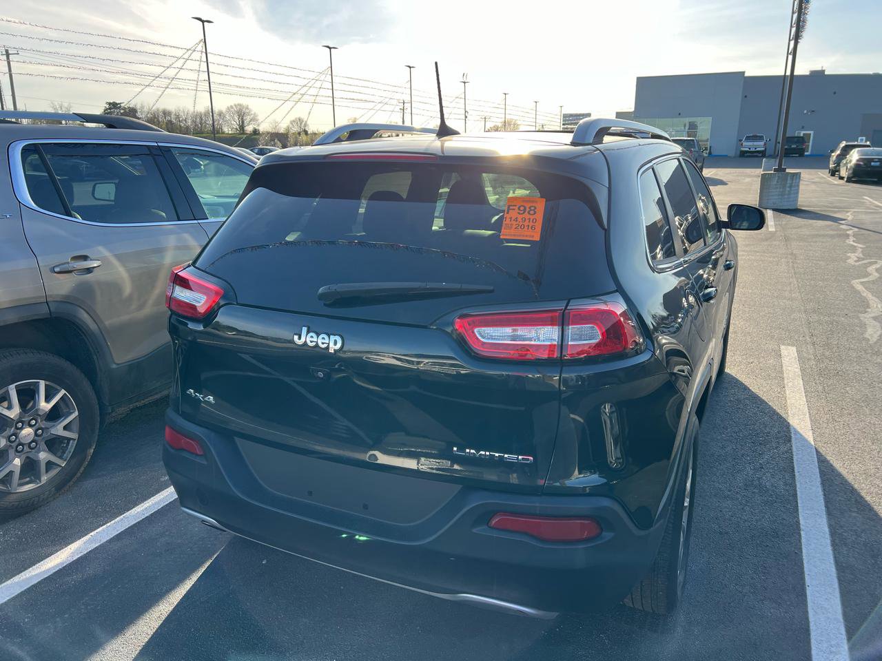 Used 2016 Jeep Cherokee Limited AWD/4WD image 3