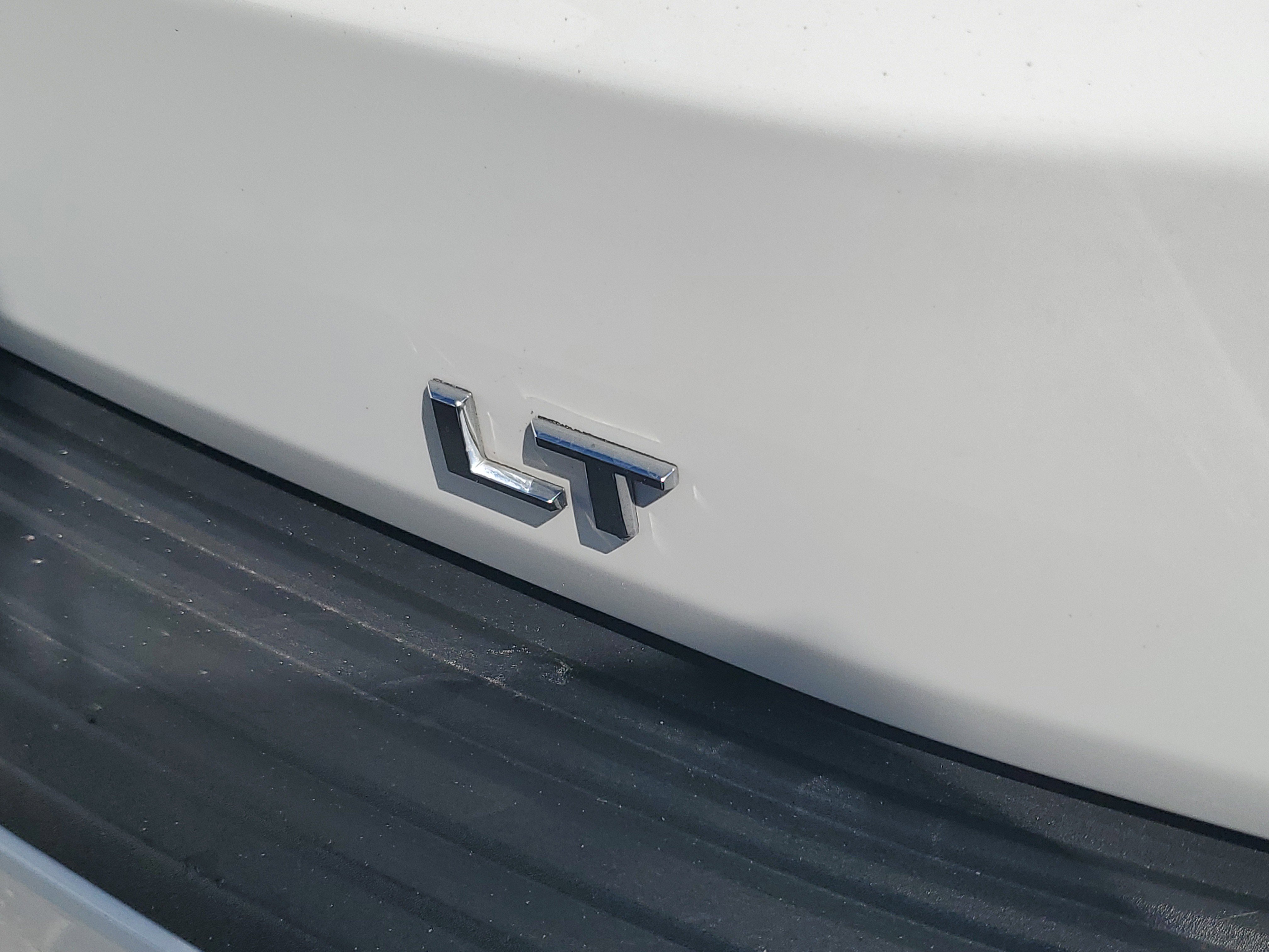 Used 2023 Chevrolet Suburban LT image 5