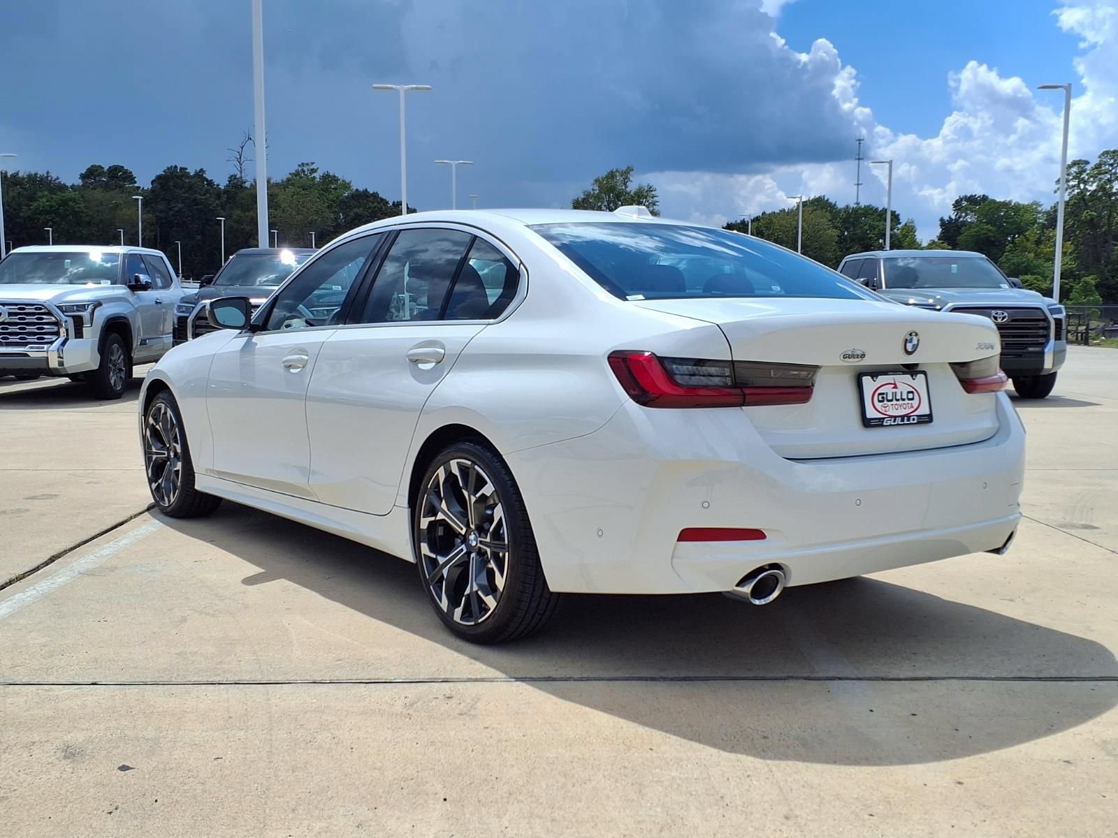 Used 2026 BMW 330i Sedan w/ Premium Package RWD image 2