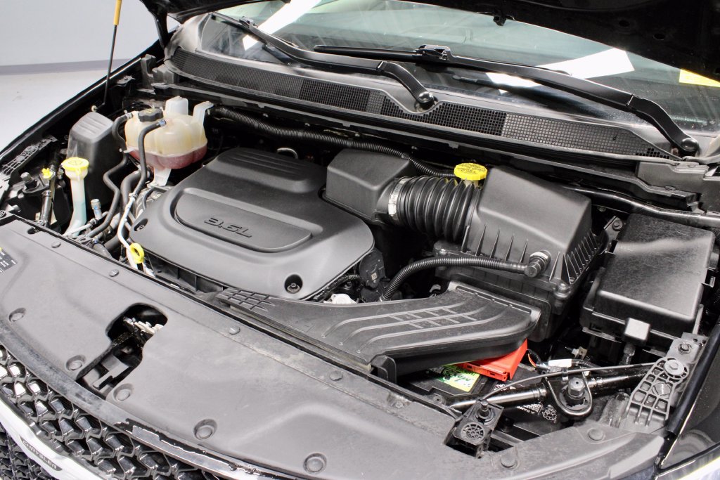 Used 2024 Chrysler Pacifica Touring-L FWD image 16