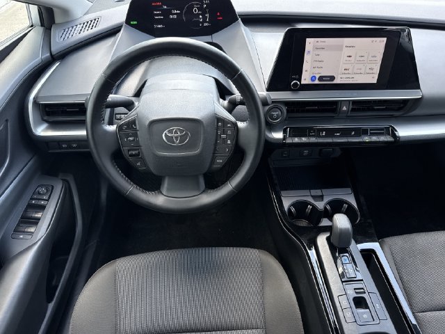 Used 2025 Toyota Prius LE FWD image 11