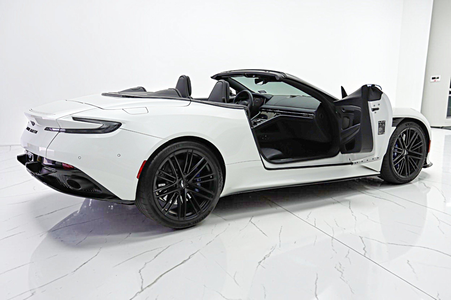 Used 2024 Aston Martin DB12 Convertible RWD image 15