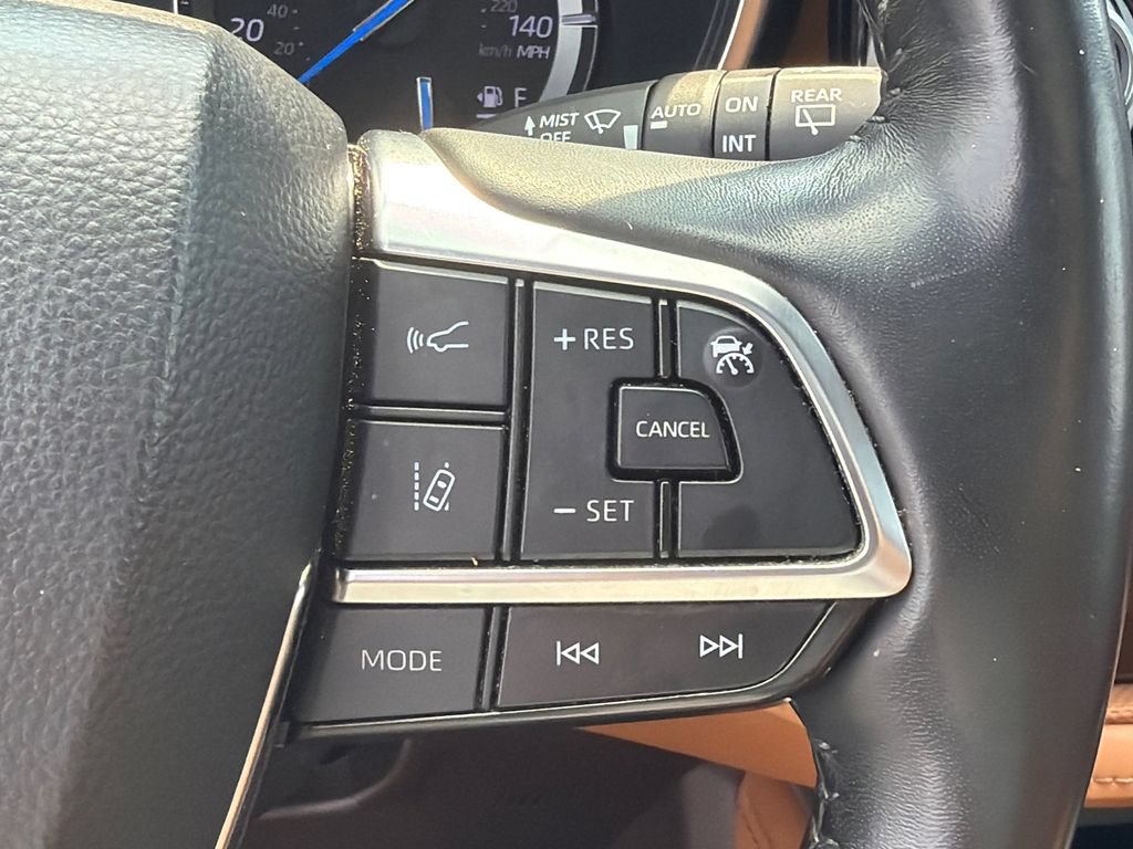 Used 2020 Toyota Highlander Platinum FWD image 26