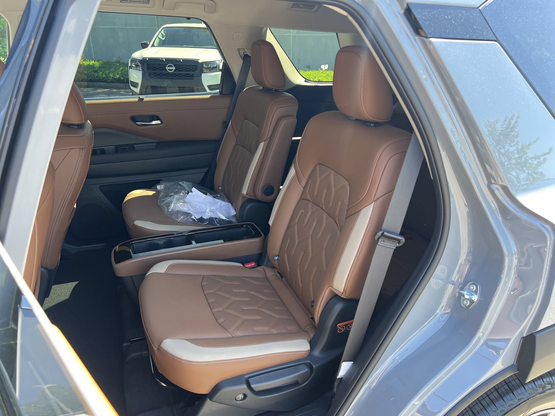 New 2026 Nissan Pathfinder Platinum w/ Accent Package FWD image 18