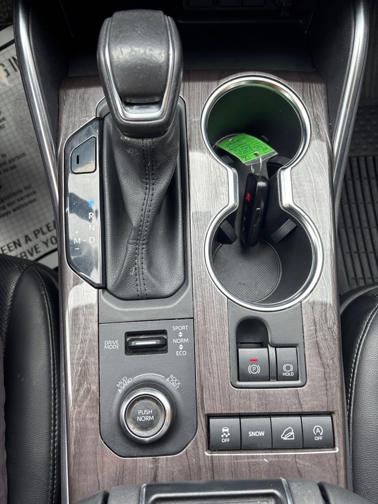 Used 2021 Toyota Highlander Limited image 22