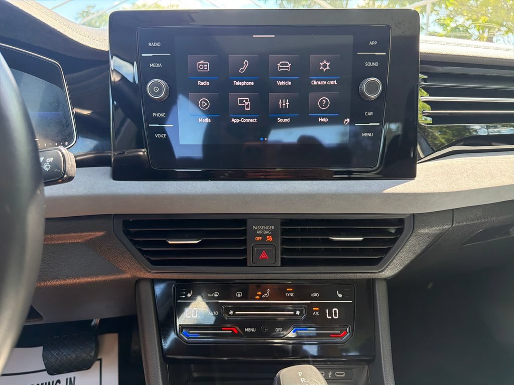 Used 2025 Volkswagen Jetta SE w/ Sunroof Package FWD image 21