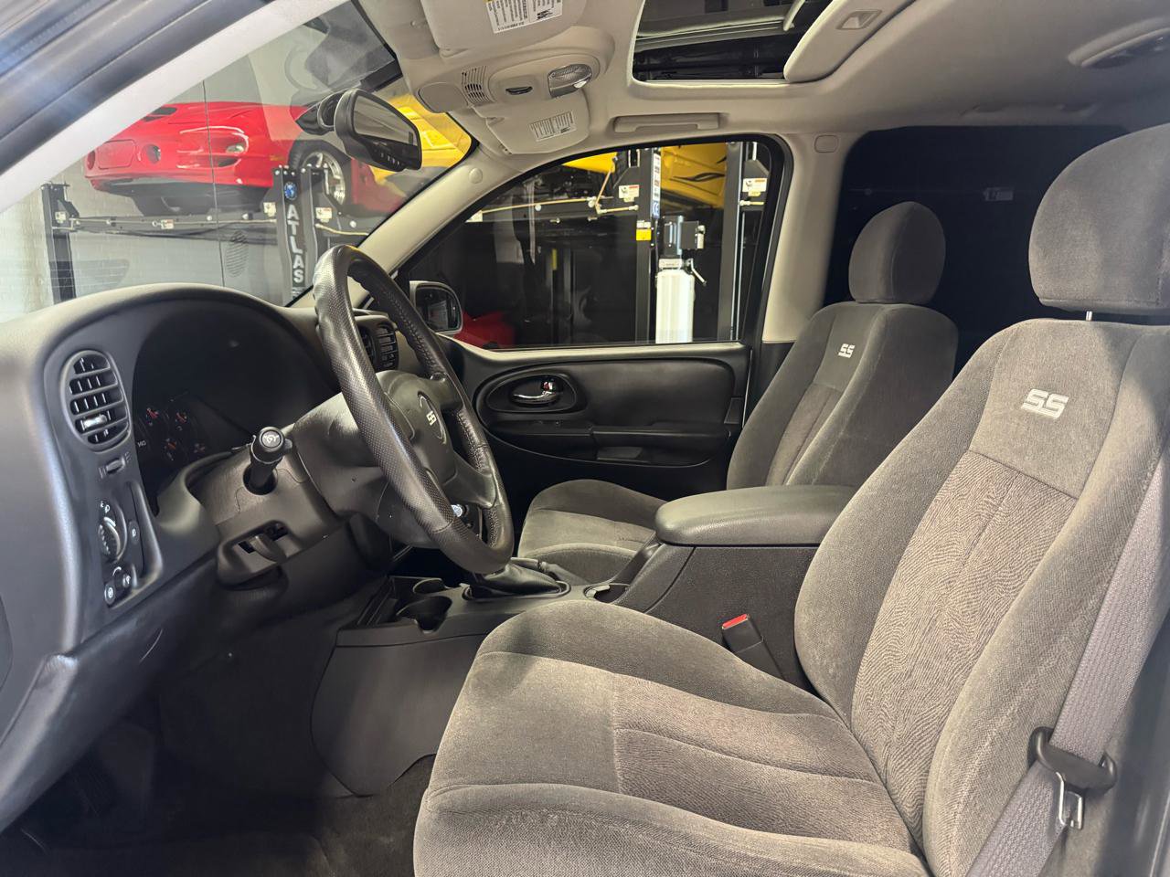 Used 2007 Chevrolet TrailBlazer SS RWD image 36