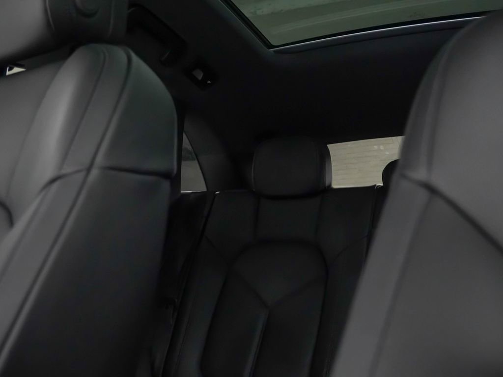 Used 2026 Porsche Macan AWD/4WD image 33