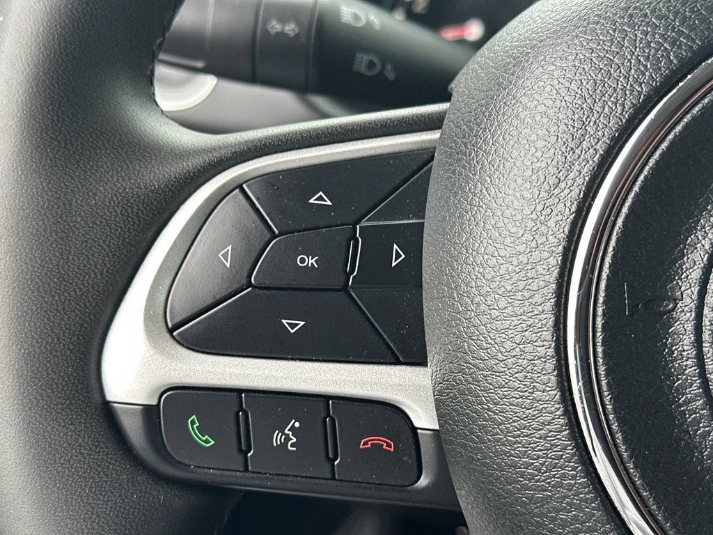 Used 2019 Jeep Renegade Latitude w/ Popular Equipment Group FWD image 24