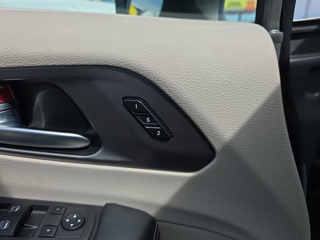 Used 2023 Chrysler Pacifica Touring-L image 19