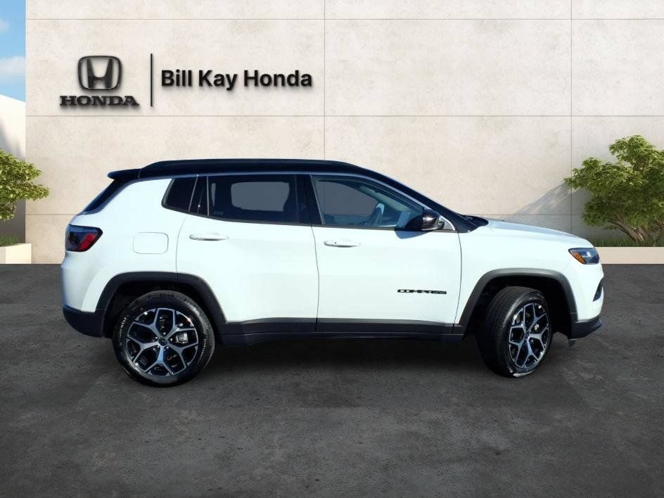 Used 2026 Jeep Compass Limited AWD/4WD image 2