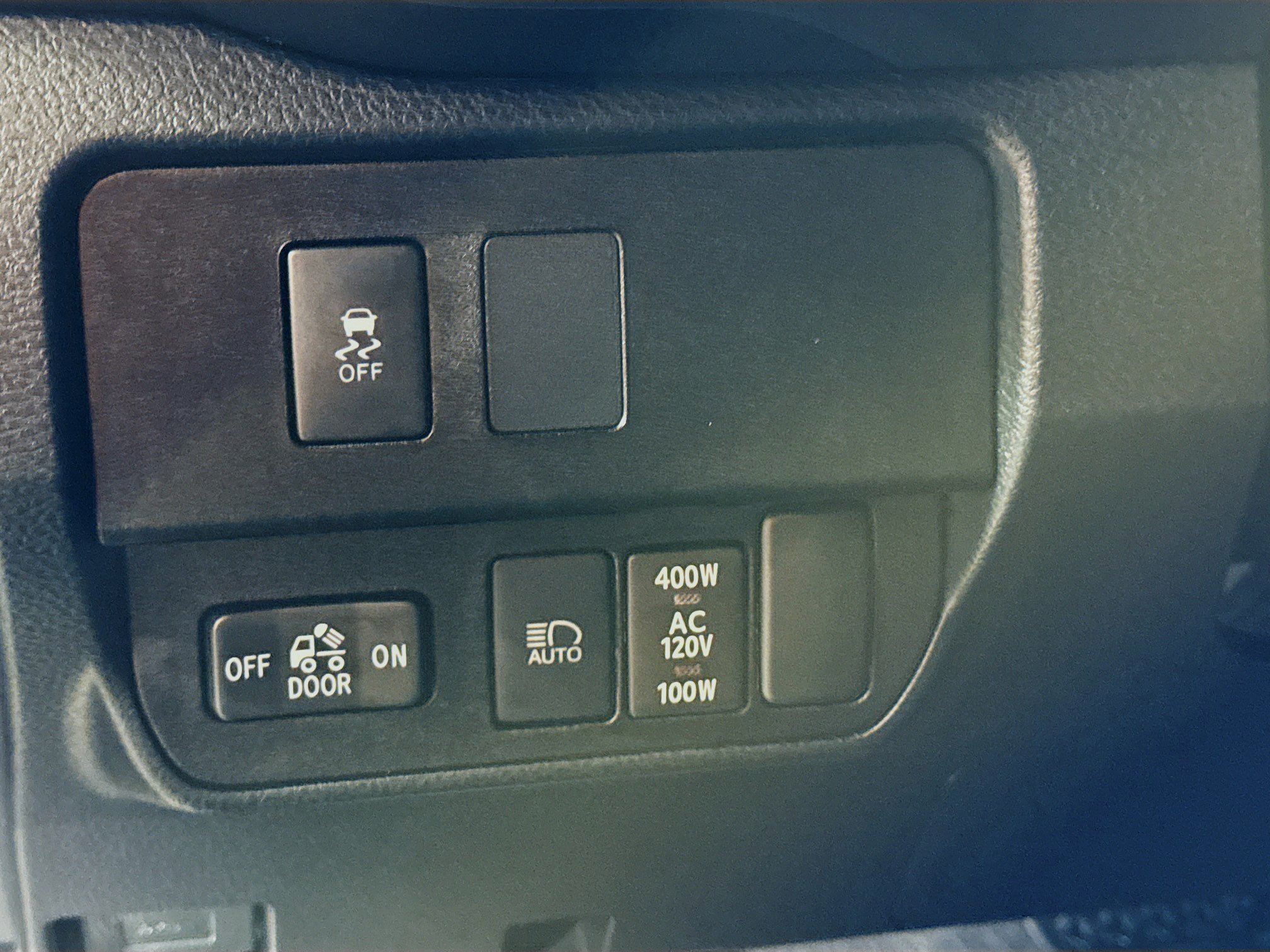 Certified 2022 Toyota Tacoma TRD Off-Road w/ Black Out Package (TMS) AWD/4WD image 10