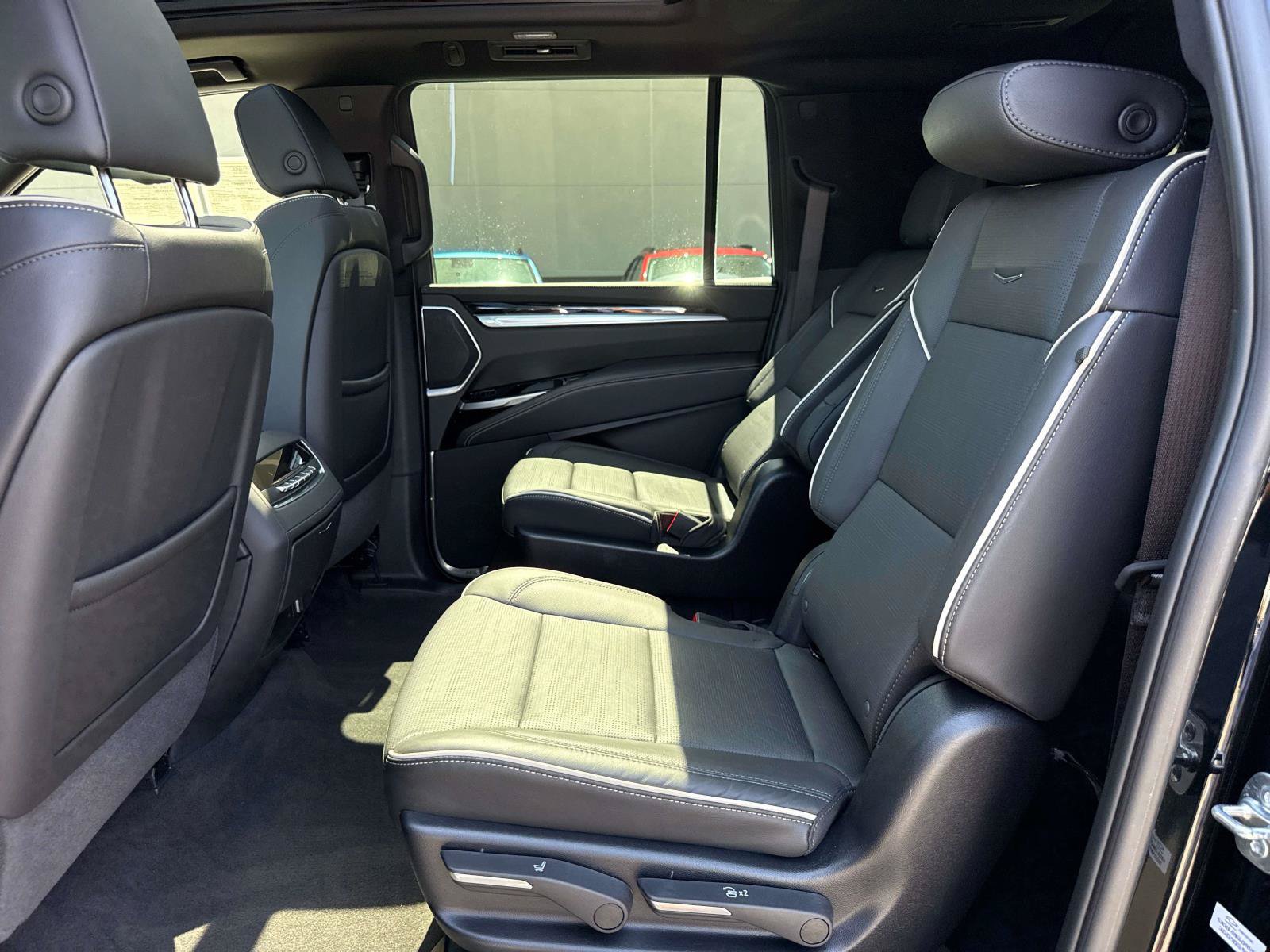 Used 2025 Cadillac Escalade ESV Sport AWD/4WD image 12