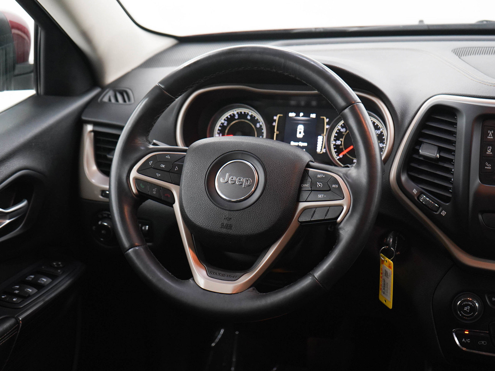 Used 2015 Jeep Cherokee Latitude AWD/4WD image 14