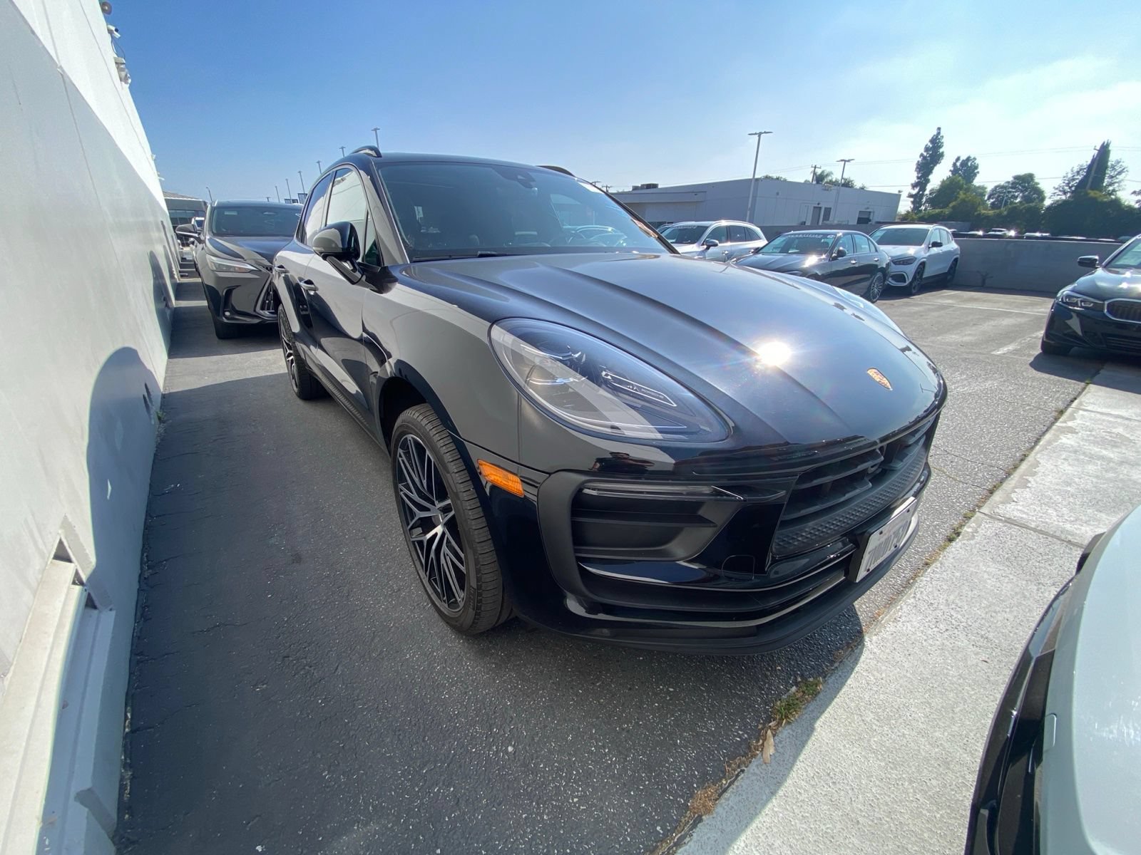 Used 2023 Porsche Macan AWD/4WD image 2