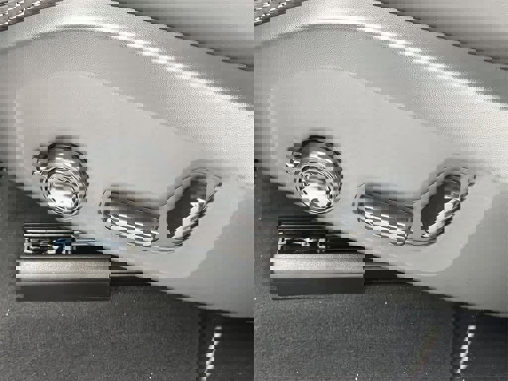 Used 2025 Volvo XC60 B5 Ultra image 17