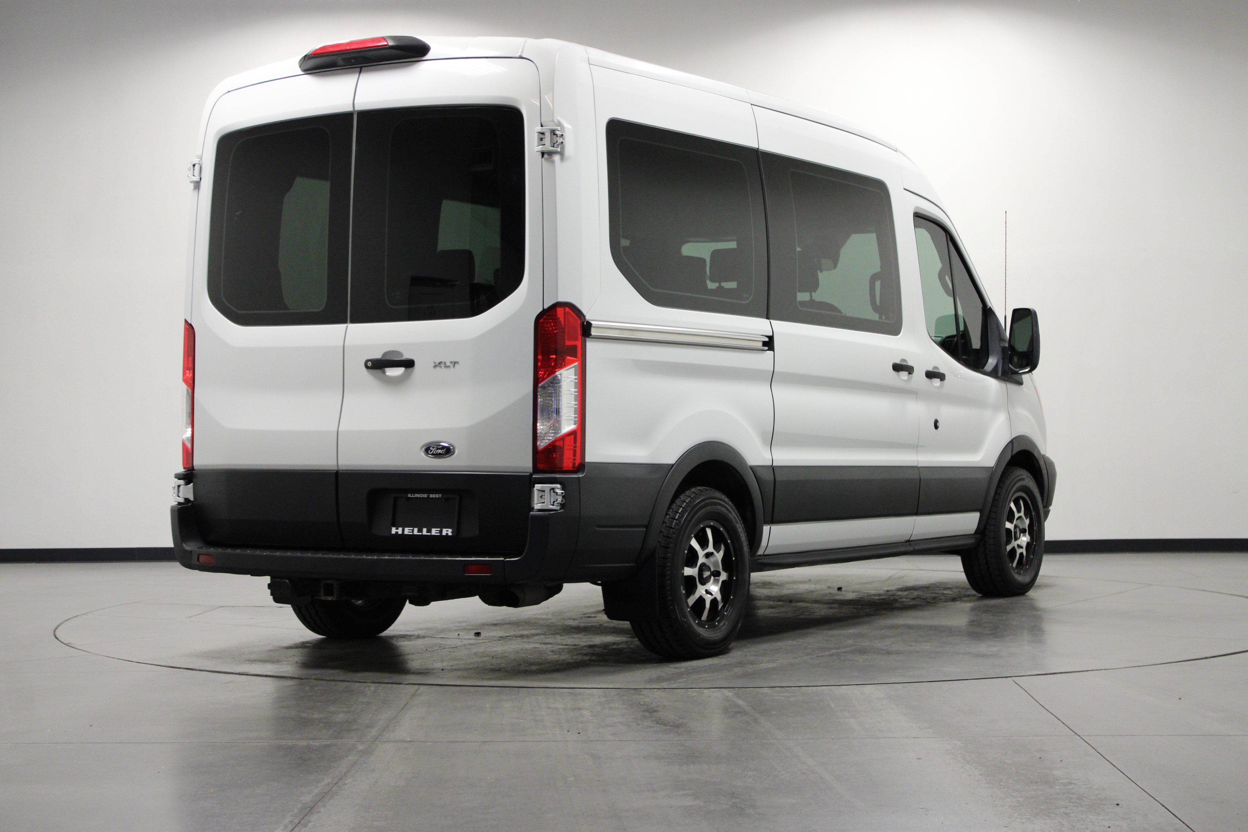 Used 2018 Ford Transit 150 XLT image 4