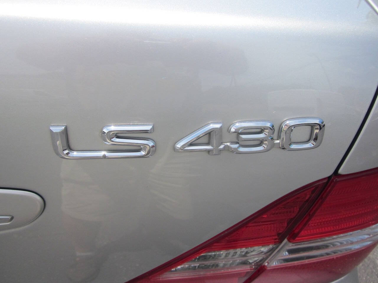 Used 2004 Lexus LS 430 RWD image 40