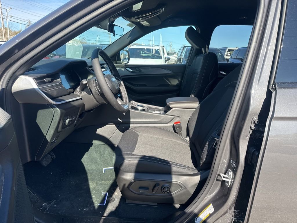 New 2026 Jeep Grand Cherokee Laredo image 17