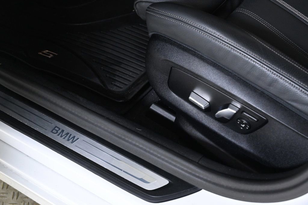 Used 2023 BMW 530e xDrive w/ Premium Package image 21