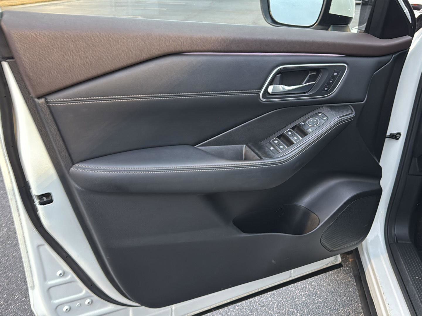 Used 2023 Nissan Rogue Platinum w/ Platinum Premium Package image 14