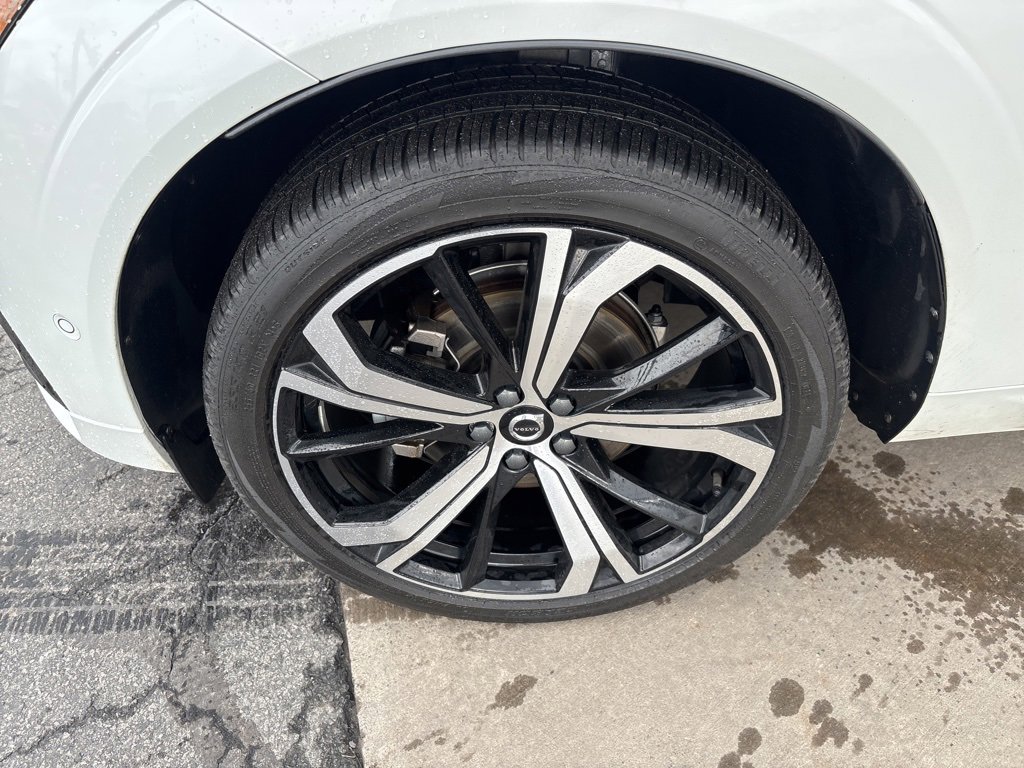 Certified 2024 Volvo XC60 B5 Ultimate w/ Protection Package Premier image 11