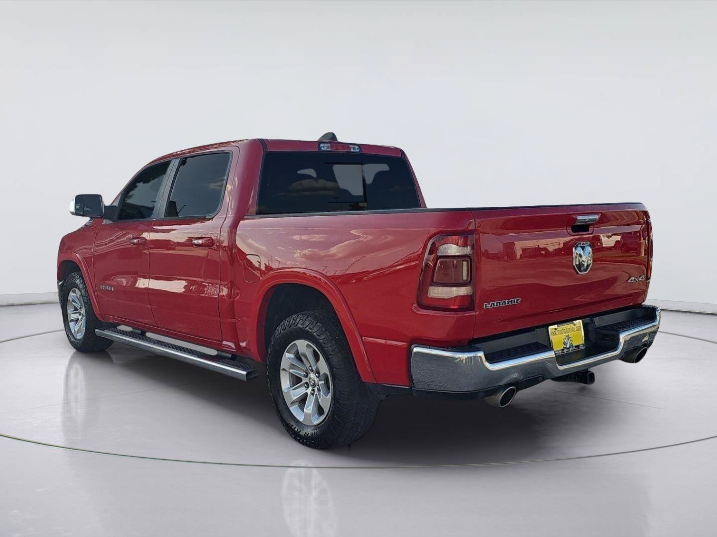 Used 2019 RAM 1500 Laramie AWD/4WD image 3
