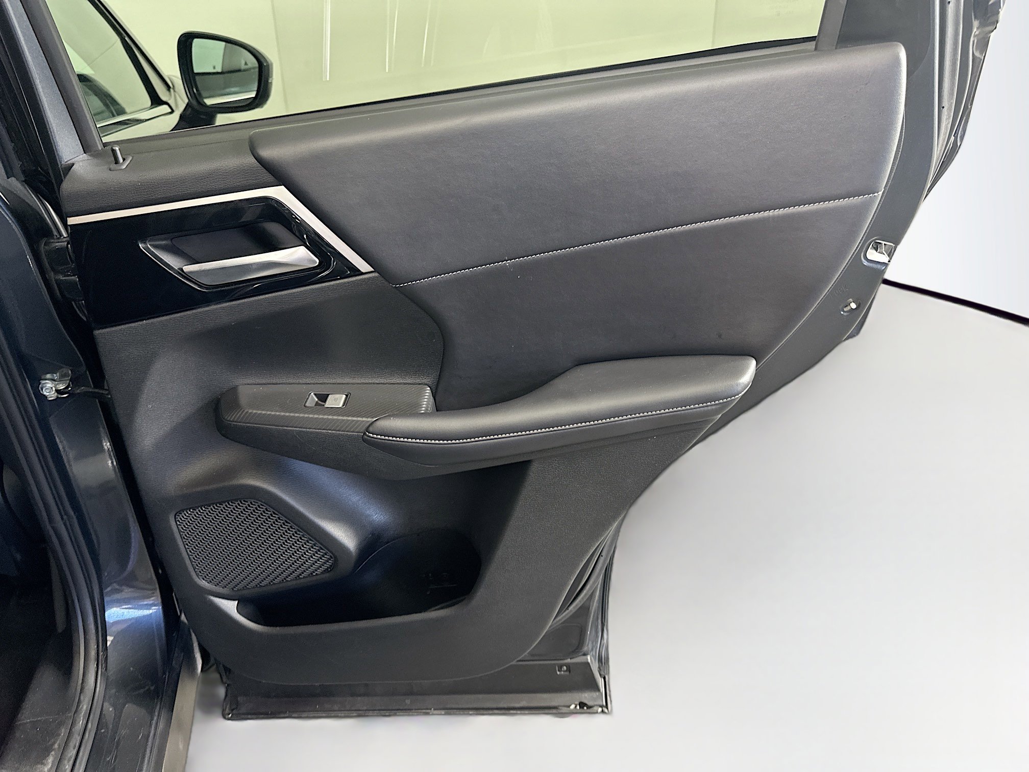 Used 2024 Mitsubishi Outlander SE image 33