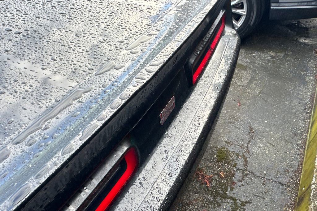 Used 2016 Dodge Challenger SRT image 7