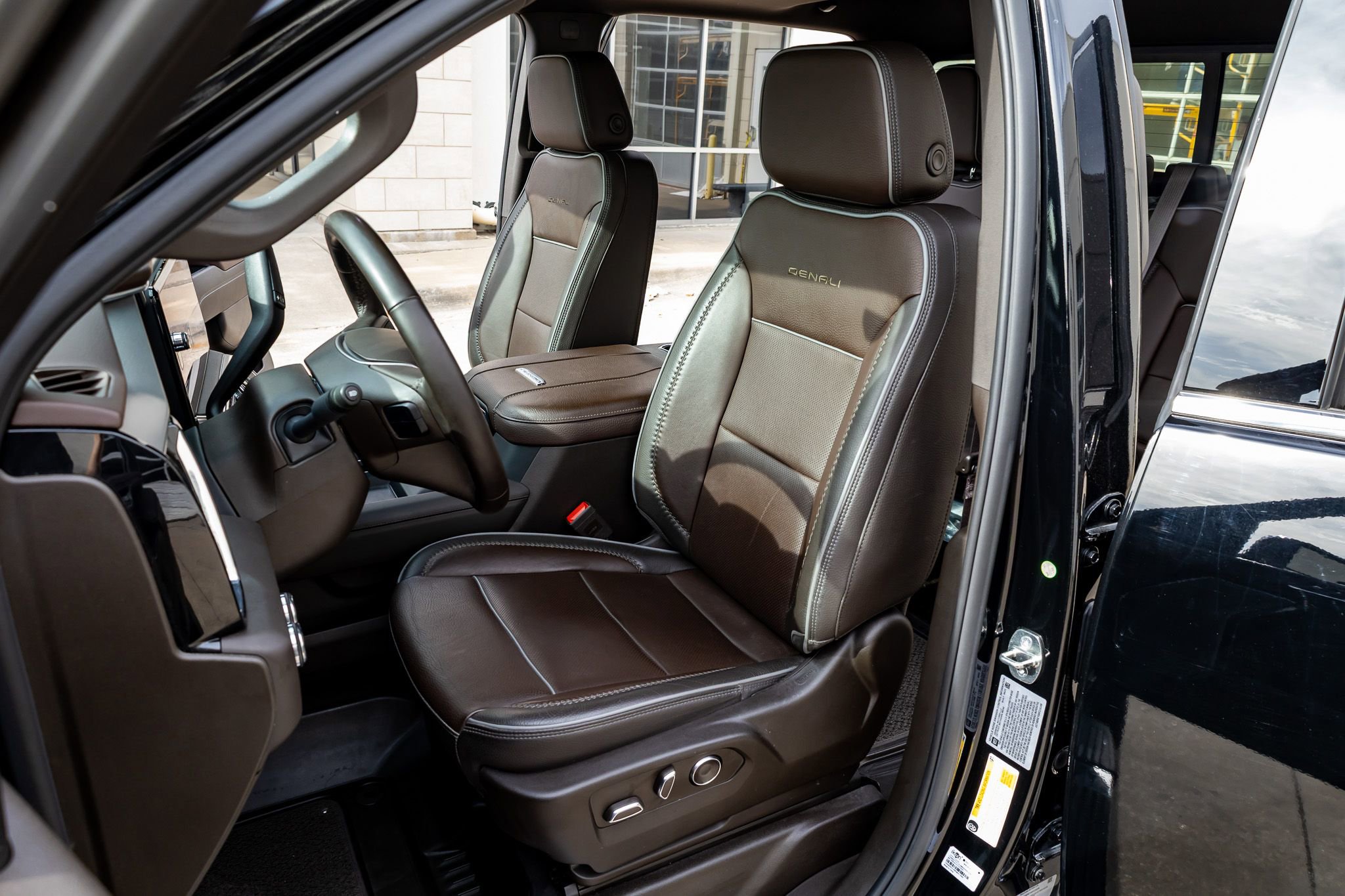 Used 2024 GMC Sierra 2500 Denali w/ Denali Reserve Package image 30