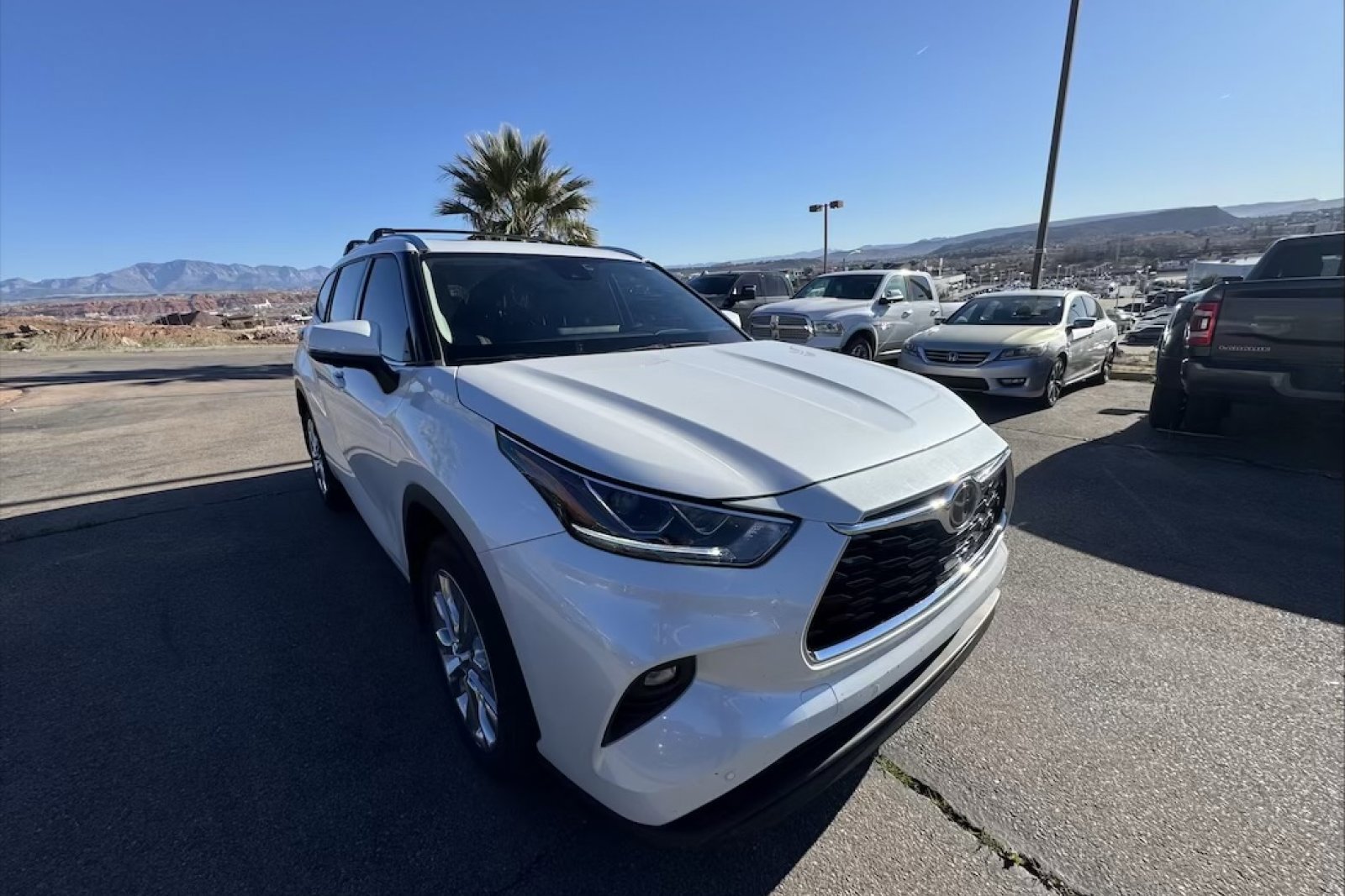 Used 2024 Toyota Highlander Limited image 7