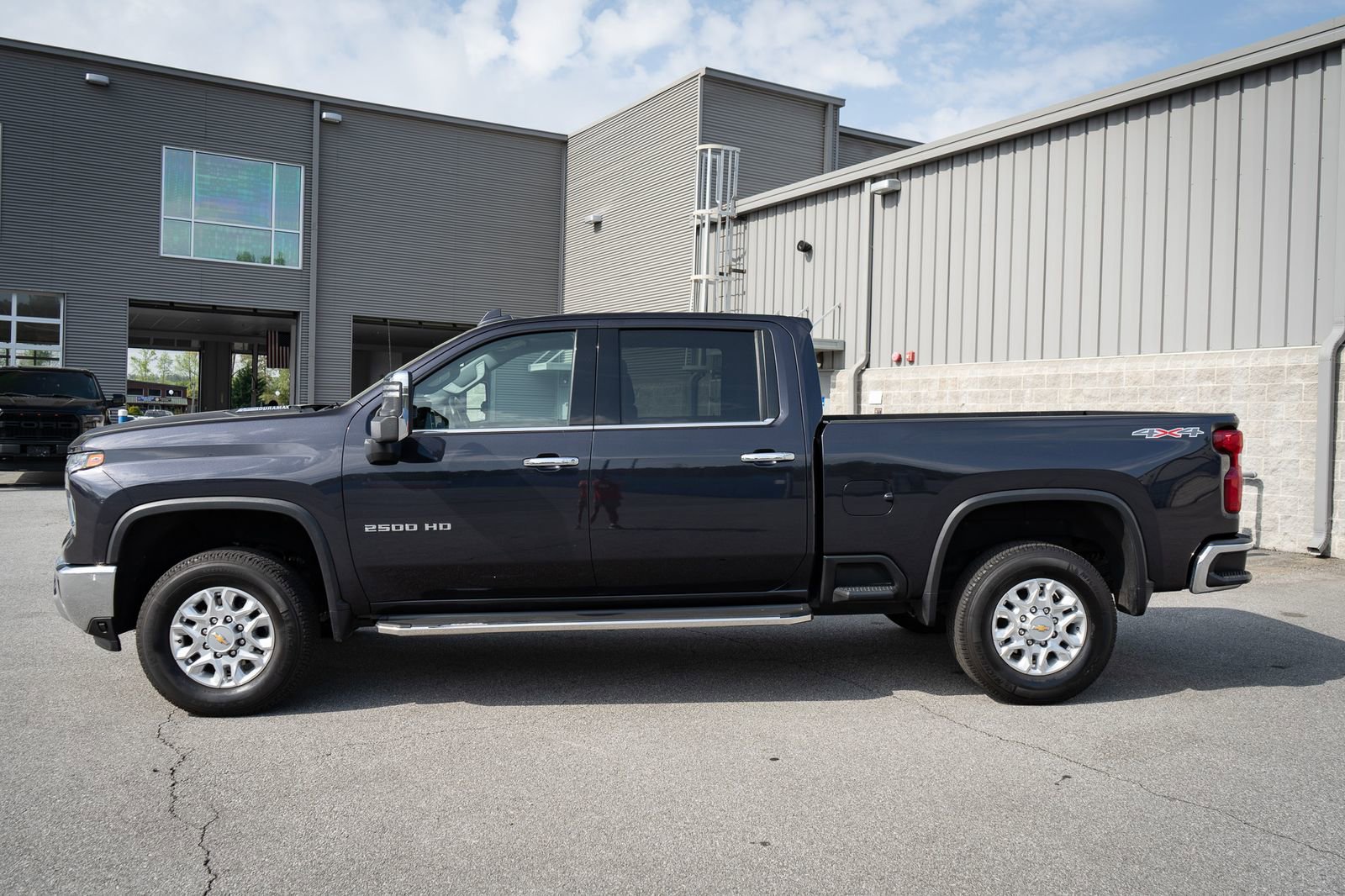 Used 2024 Chevrolet Silverado 2500 LTZ AWD/4WD image 5