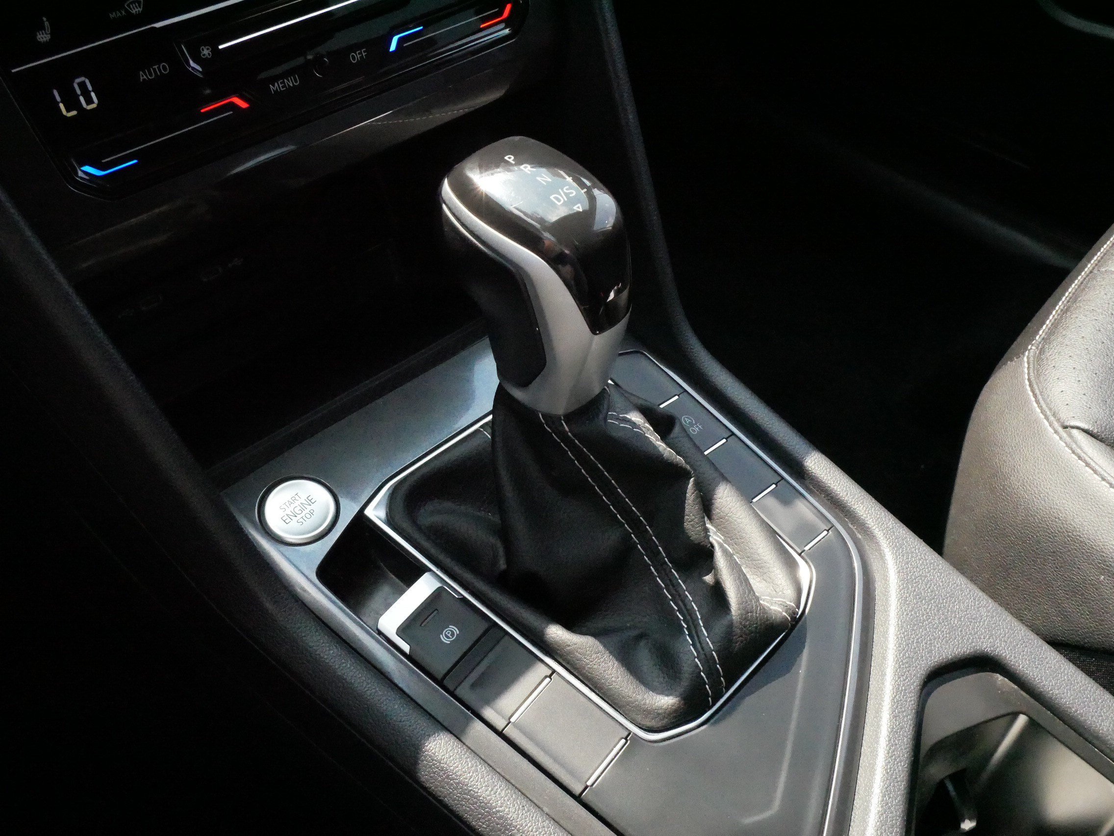Certified 2023 Volkswagen Tiguan SE FWD image 24