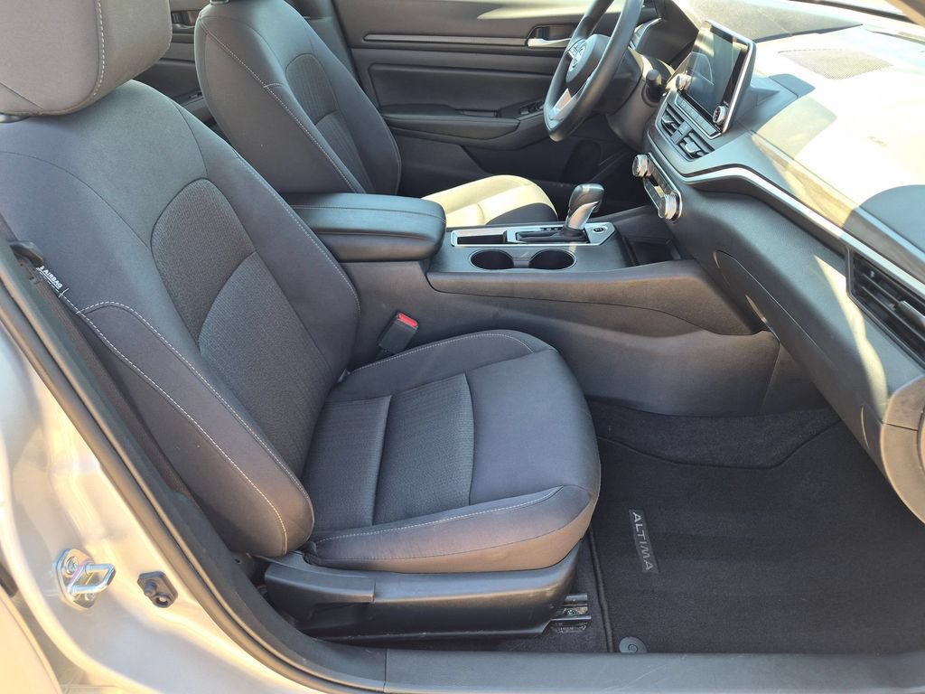 Used 2025 Nissan Altima 2.5 SV FWD image 28