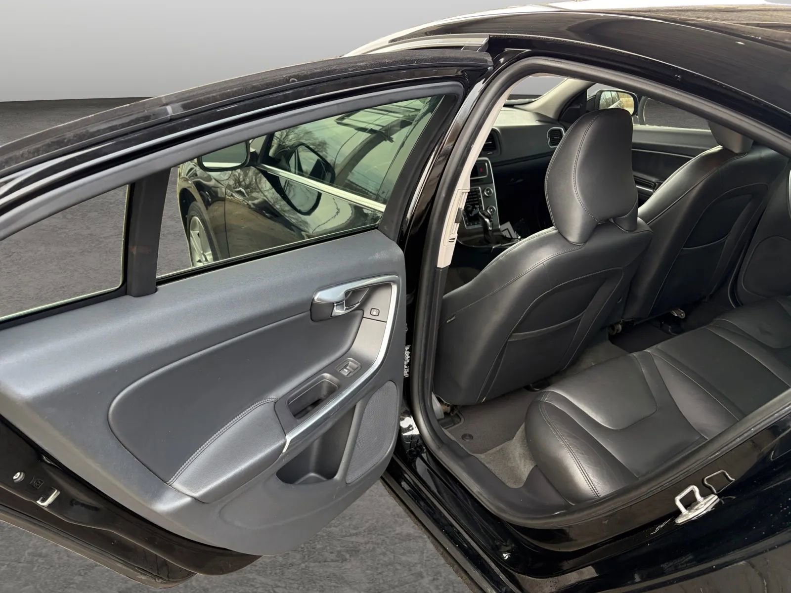 Used 2015 Volvo S60 T5 Platinum image 12