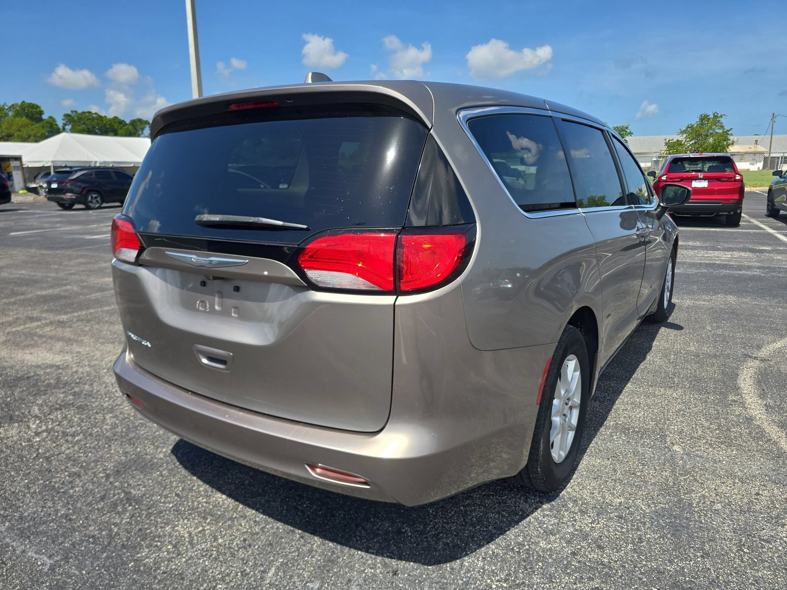 Used 2017 Chrysler Pacifica Touring FWD image 4