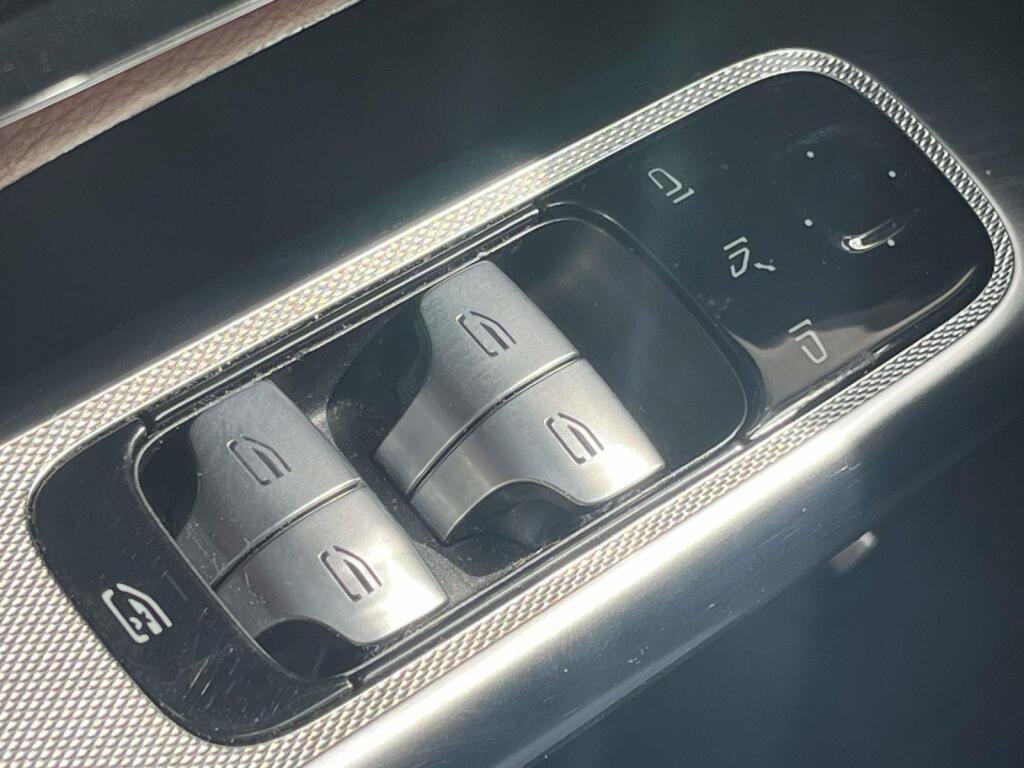 Certified 2025 Mercedes-Benz GLC 300 4MATIC image 39
