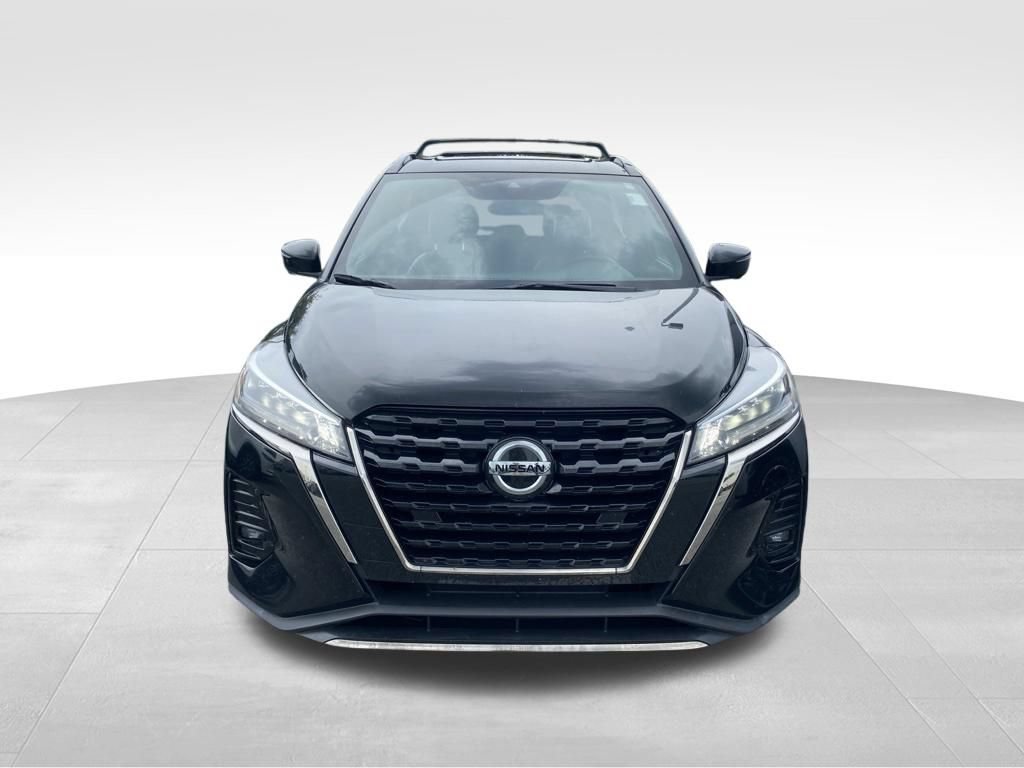 Used 2021 Nissan Kicks SR w/ SR Premium Package FWD image 3