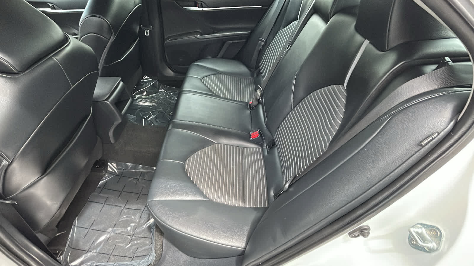 Used 2022 Toyota Camry SE FWD image 24